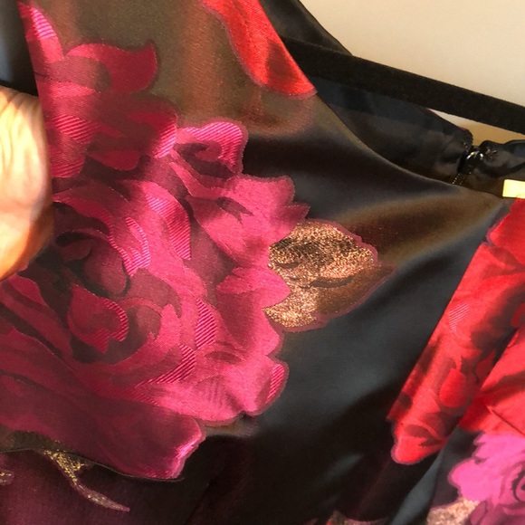 Beautiful dress-perfect for a fancy night out or mother of the bride. Size 8 - Picture 5 of 11